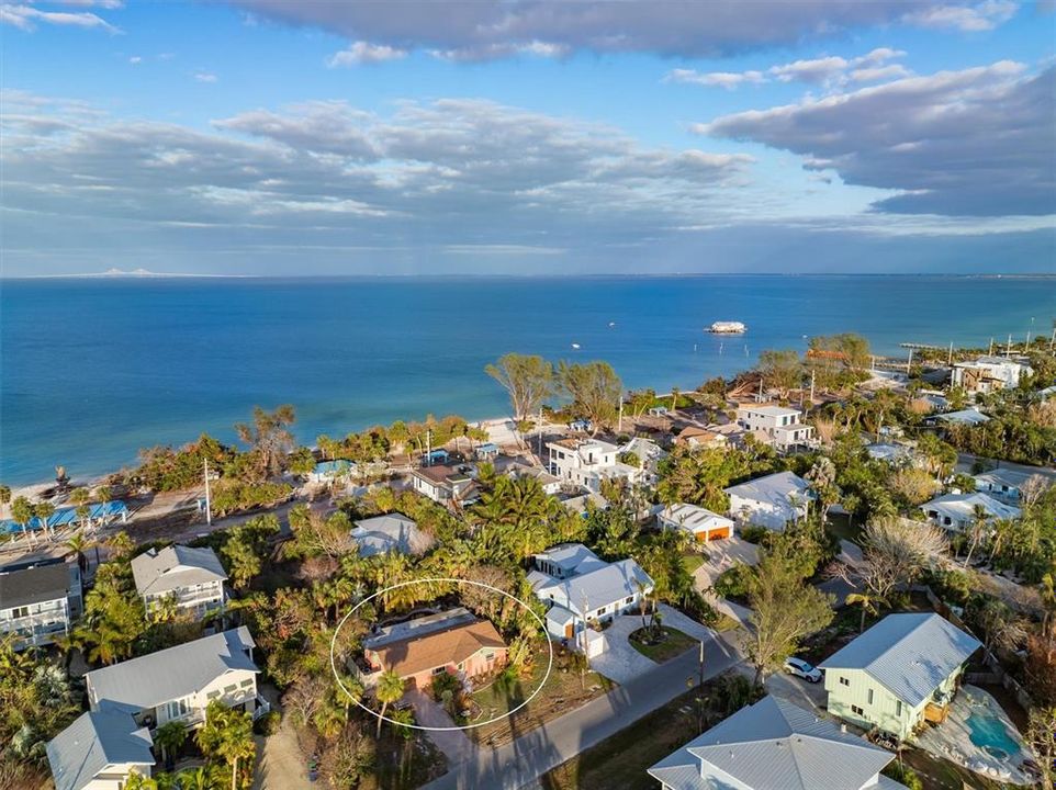 For Sale: $995,000 (3 beds, 2 baths, 1050 Square Feet)