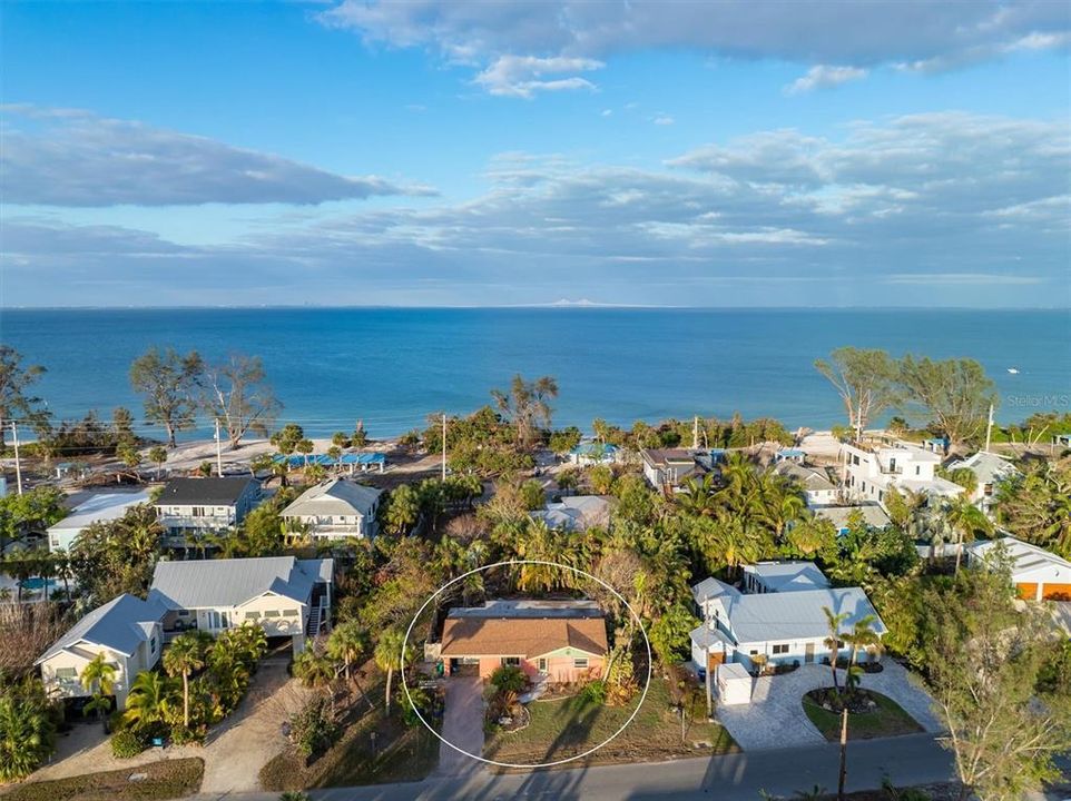 For Sale: $995,000 (3 beds, 2 baths, 1050 Square Feet)