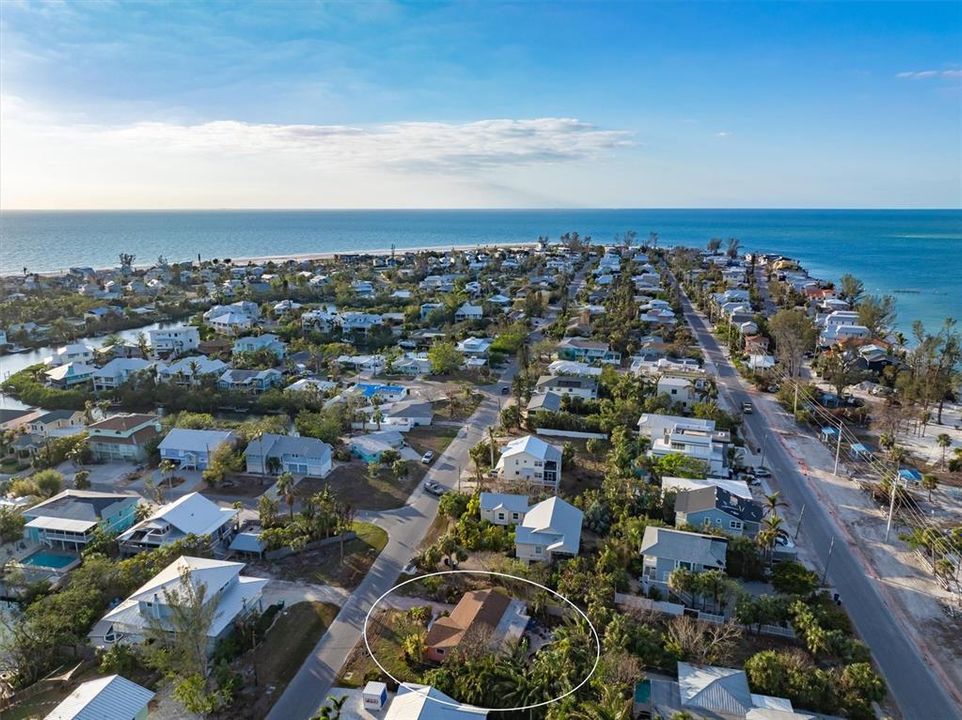 For Sale: $995,000 (3 beds, 2 baths, 1050 Square Feet)