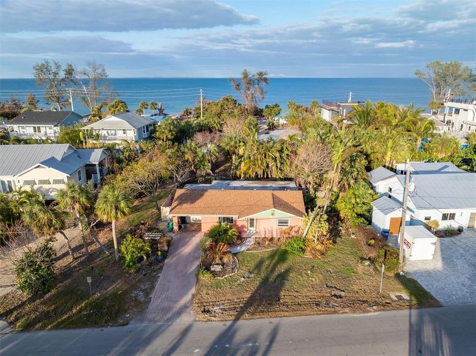 For Sale: $995,000 (3 beds, 2 baths, 1050 Square Feet)