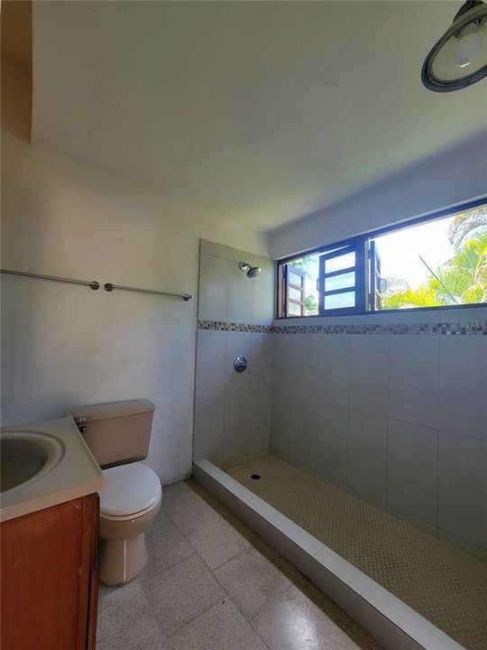 Unit 3 full bathroom