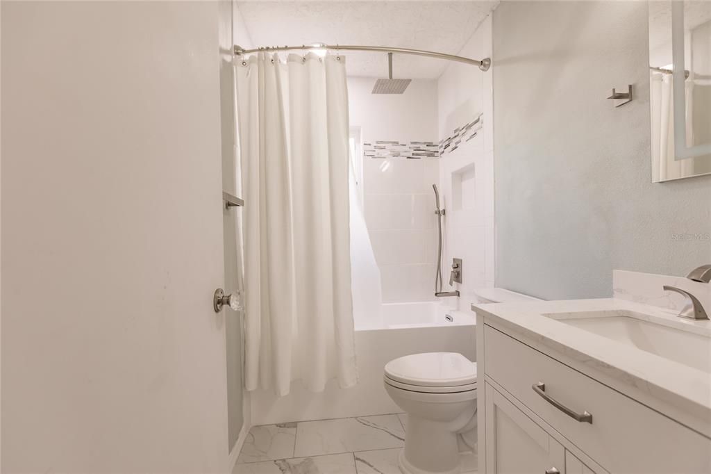 For Rent: $2,500 (3 beds, 2 baths, 1242 Square Feet)