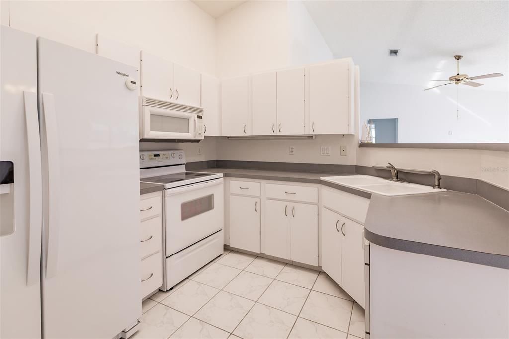 For Rent: $2,500 (3 beds, 2 baths, 1242 Square Feet)