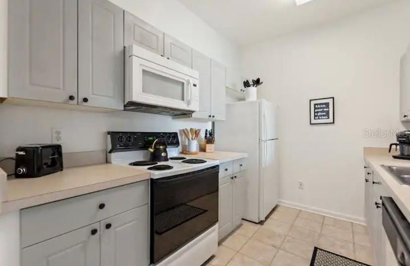 For Sale: $258,000 (2 beds, 2 baths, 1022 Square Feet)