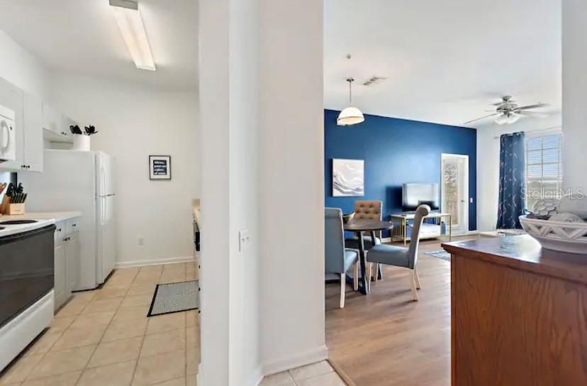 For Sale: $258,000 (2 beds, 2 baths, 1022 Square Feet)