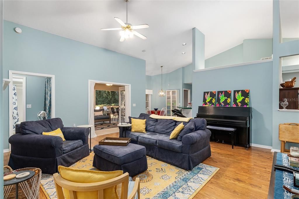 Active With Contract: $447,000 (4 beds, 3 baths, 2085 Square Feet)