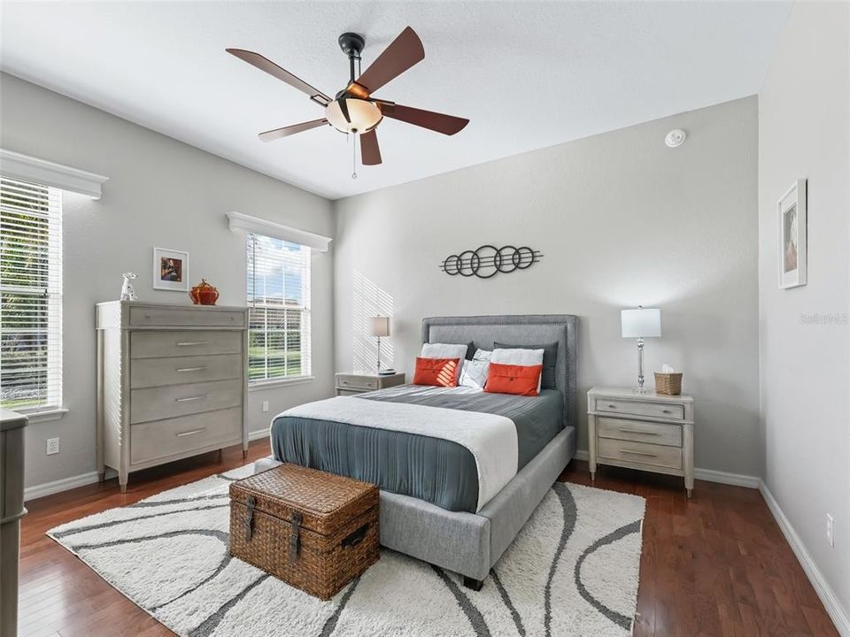 Primary bedroom w/Laminate flooring