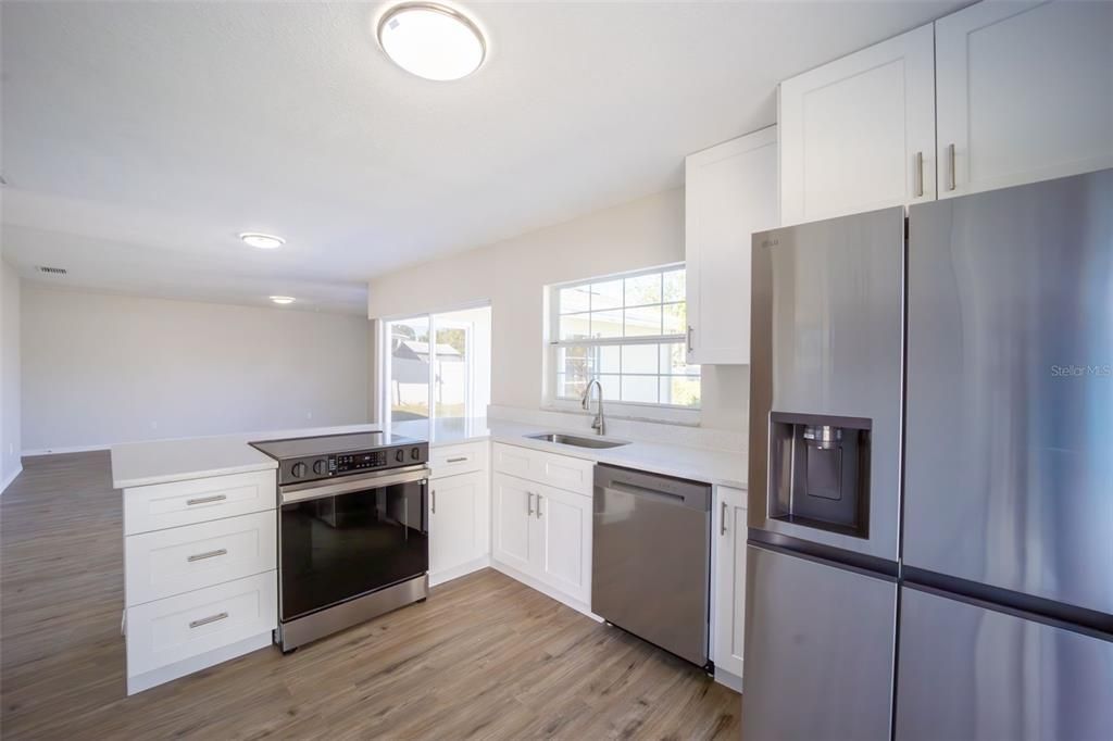 For Sale: $384,900 (3 beds, 2 baths, 1177 Square Feet)