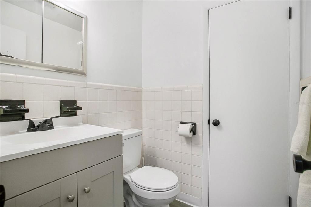 For Sale: $269,000 (2 beds, 1 baths, 1030 Square Feet)