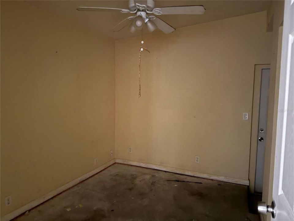 For Sale: $220,000 (3 beds, 1 baths, 900 Square Feet)