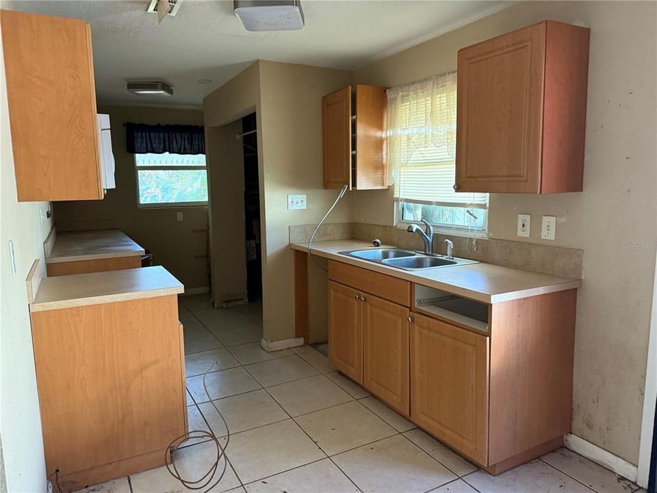 For Sale: $220,000 (3 beds, 1 baths, 900 Square Feet)