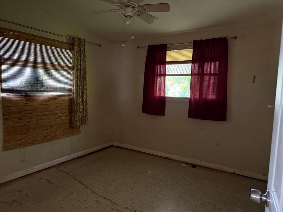 For Sale: $220,000 (3 beds, 1 baths, 900 Square Feet)