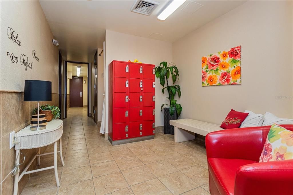 For Sale: $225,000 (2 beds, 2 baths, 1060 Square Feet)