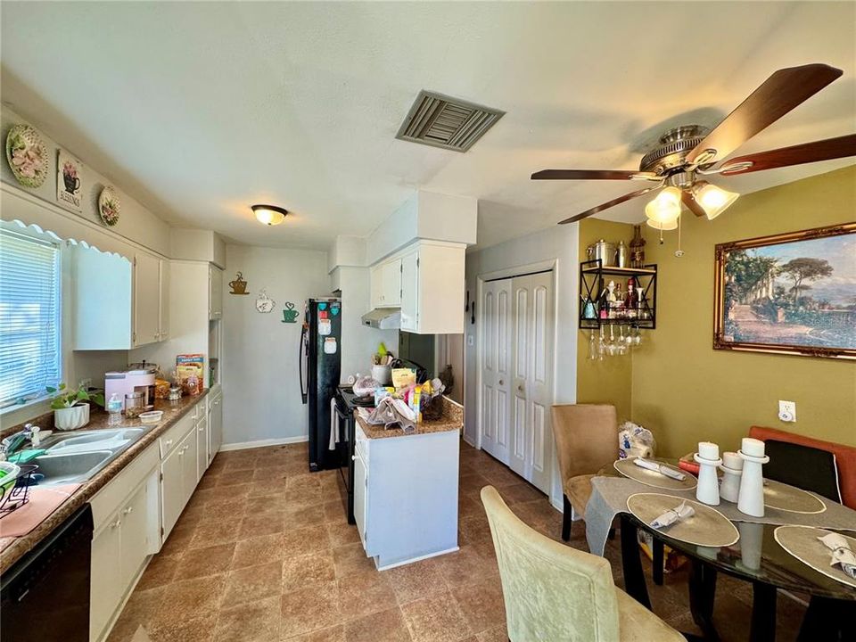 For Sale: $195,000 (3 beds, 2 baths, 1624 Square Feet)