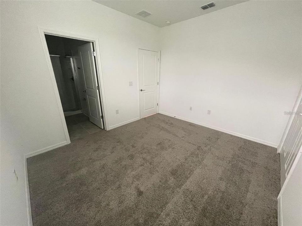 For Rent: $1,600 (1 beds, 1 baths, 700 Square Feet)