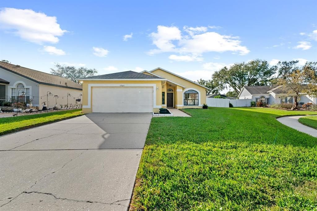 For Sale: $420,000 (3 beds, 2 baths, 1423 Square Feet)