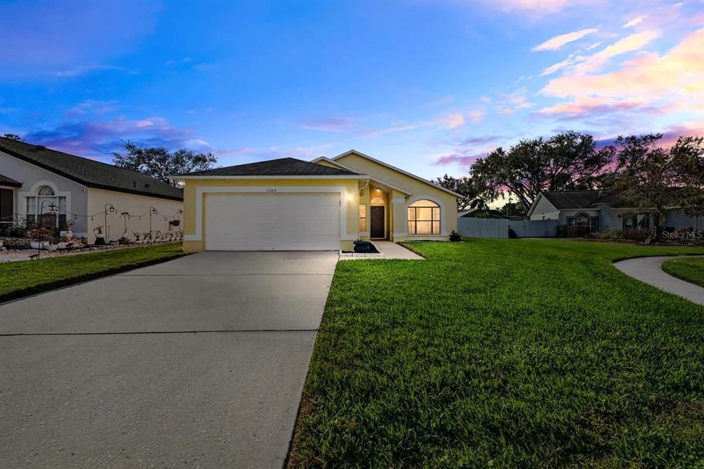 For Sale: $420,000 (3 beds, 2 baths, 1423 Square Feet)