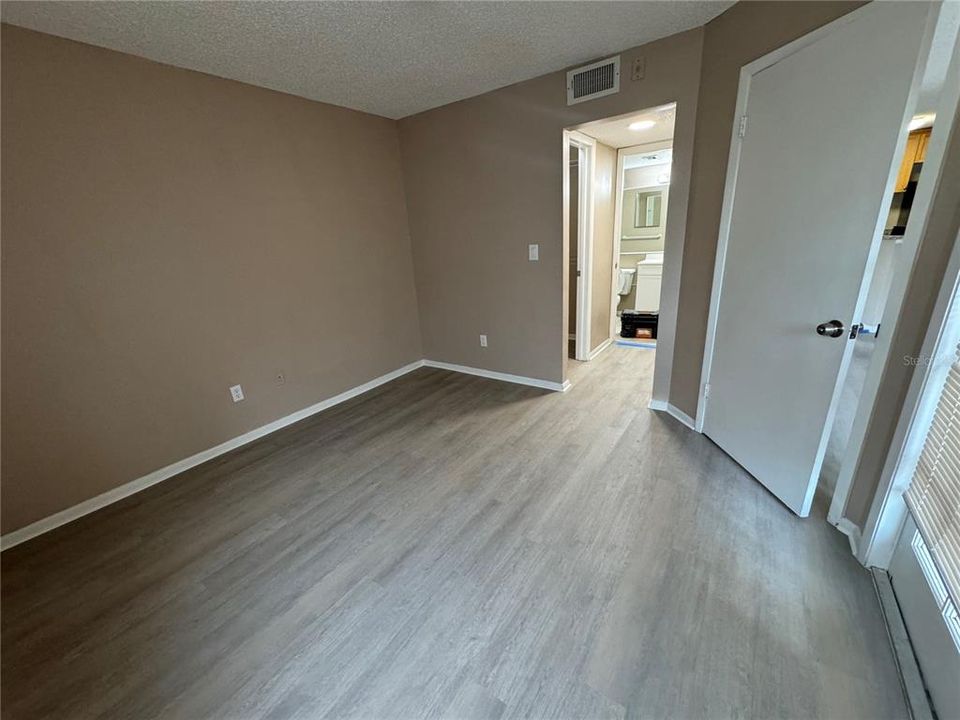 For Rent: $1,250 (1 beds, 1 baths, 526 Square Feet)