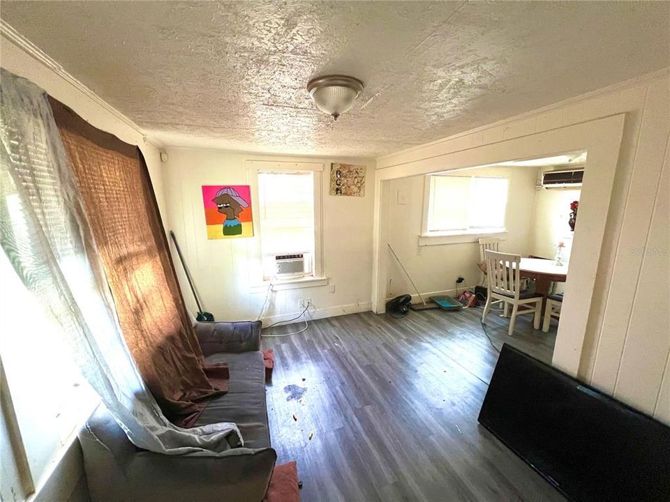 For Sale: $150,000 (3 beds, 1 baths, 780 Square Feet)