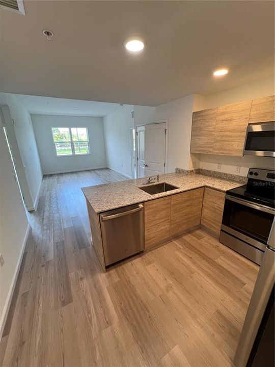 For Rent: $2,500 (3 beds, 2 baths, 1142 Square Feet)