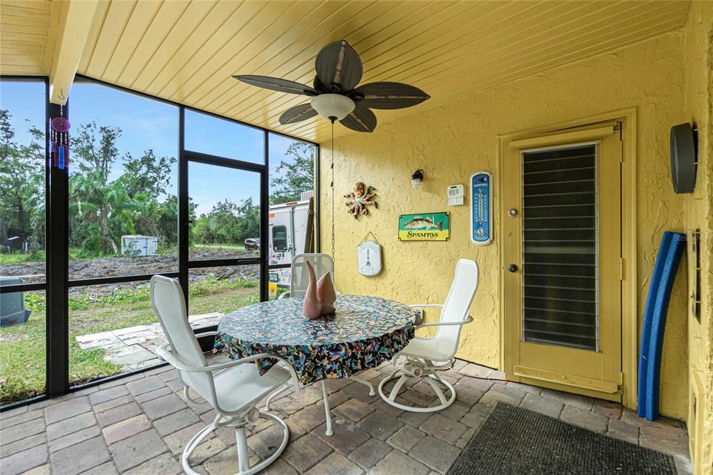 For Sale: $270,000 (3 beds, 2 baths, 1176 Square Feet)