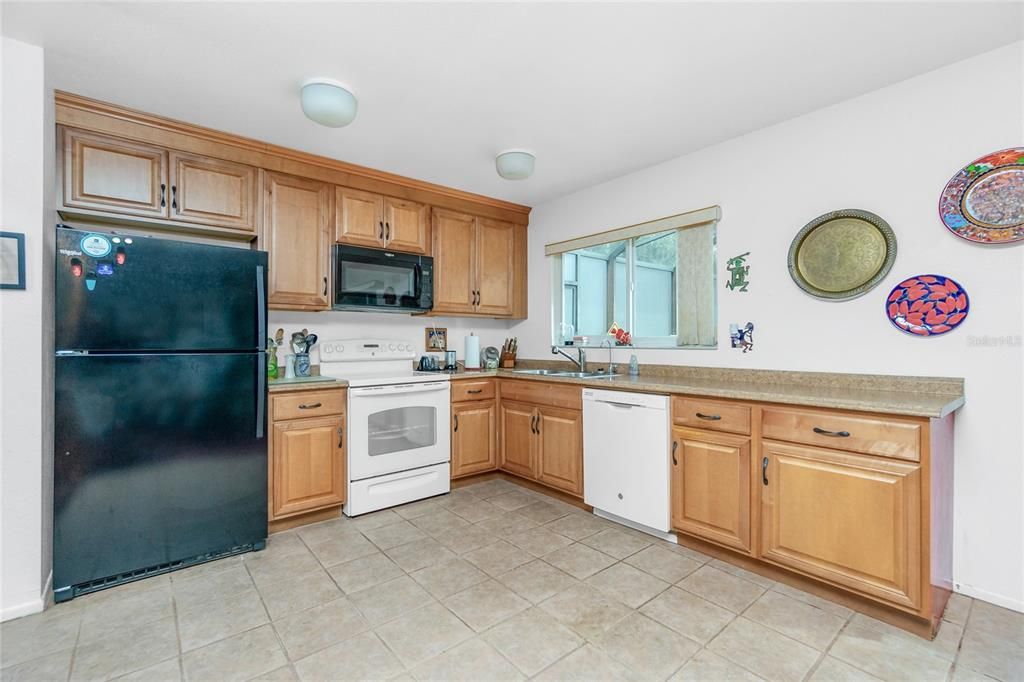 For Sale: $270,000 (3 beds, 2 baths, 1176 Square Feet)