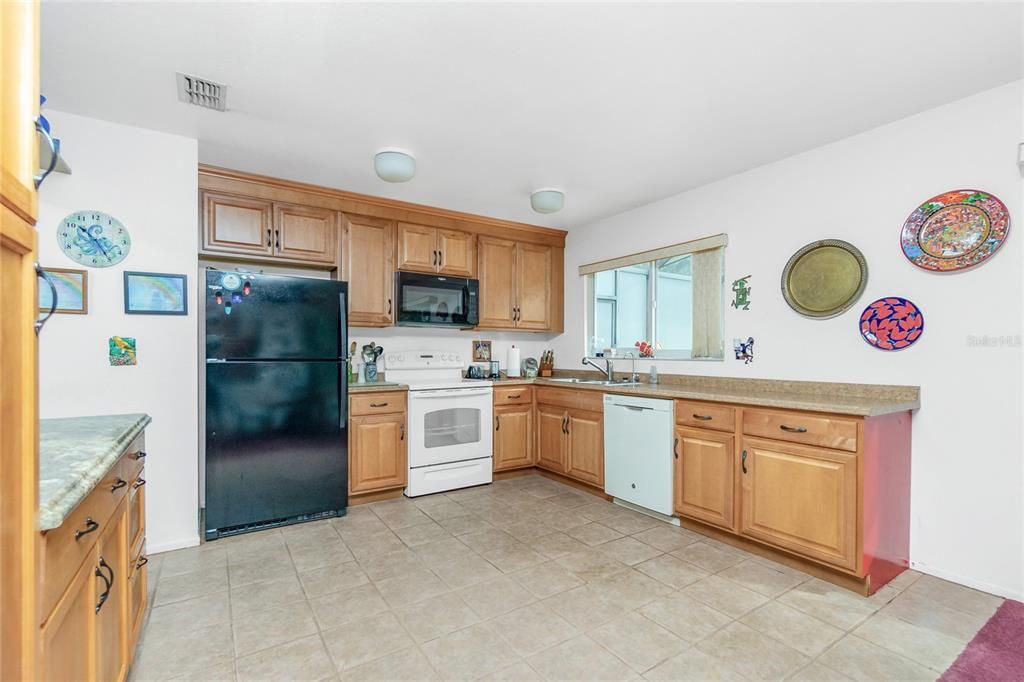 For Sale: $270,000 (3 beds, 2 baths, 1176 Square Feet)