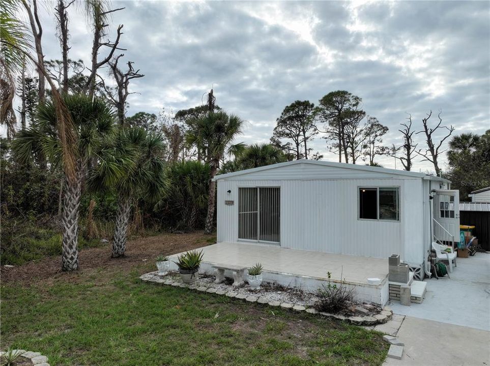 For Sale: $149,900 (2 beds, 2 baths, 1056 Square Feet)