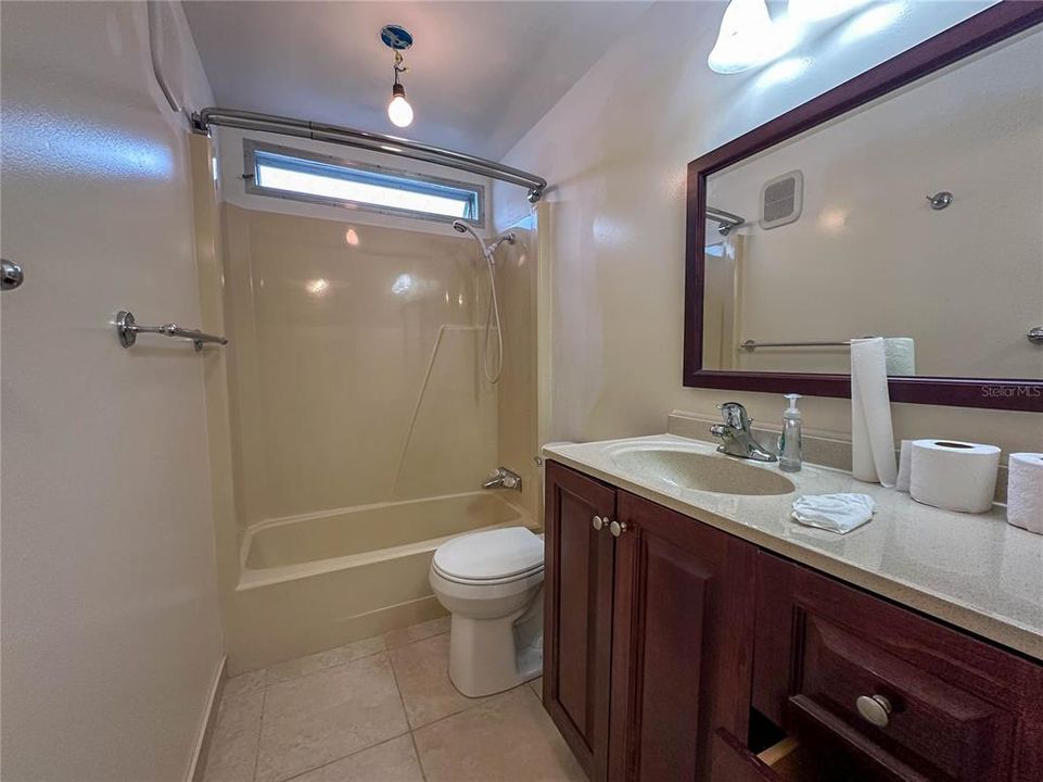 For Sale: $149,900 (2 beds, 2 baths, 1056 Square Feet)