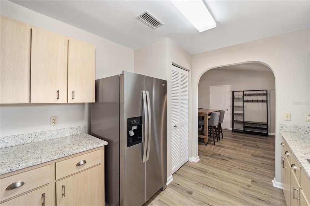 For Sale: $179,000 (2 beds, 2 baths, 1128 Square Feet)