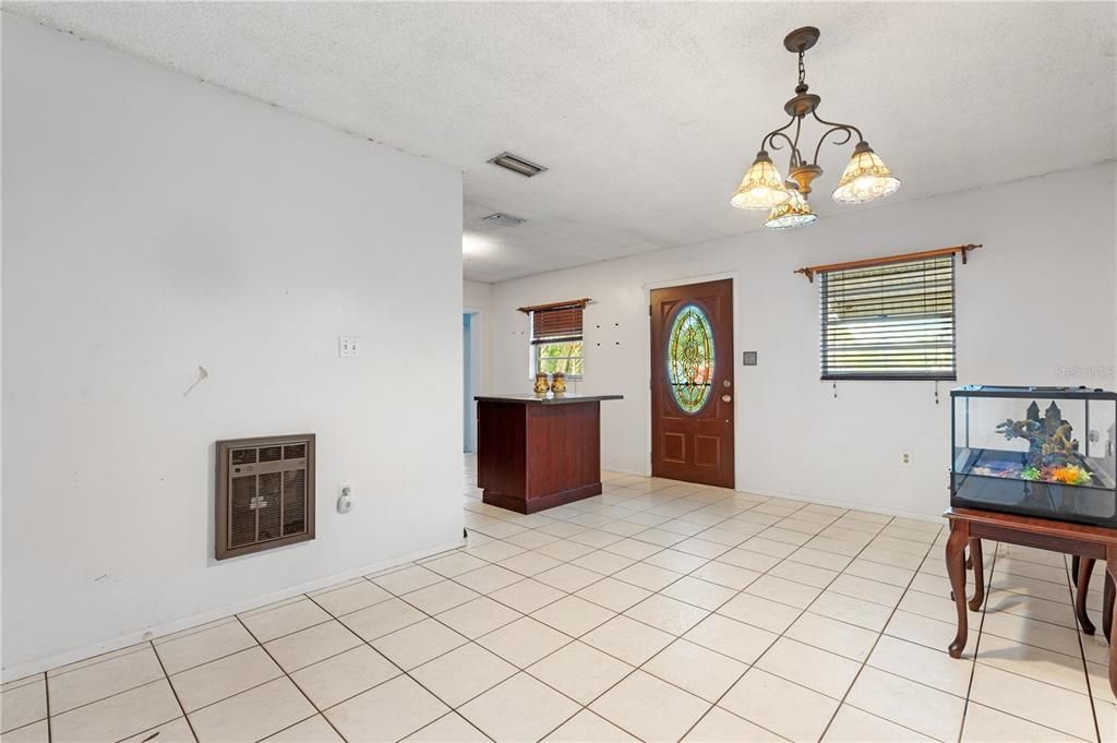 For Sale: $219,000 (3 beds, 1 baths, 1208 Square Feet)