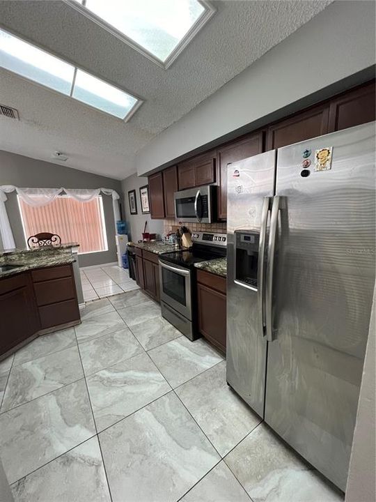 Kitchen/Dinette -area