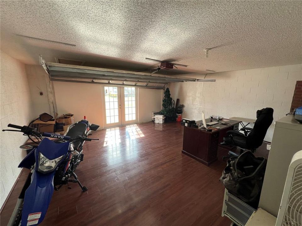 Garage/Game-Room-Office/ or In-Law-suite