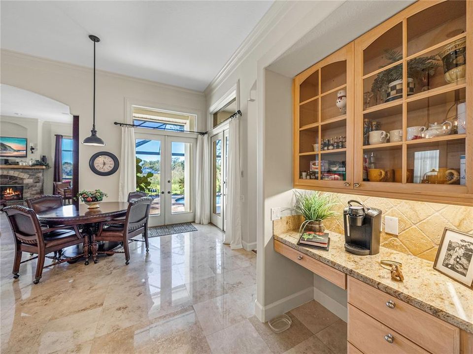 Kitchen with Eat-in area & desk