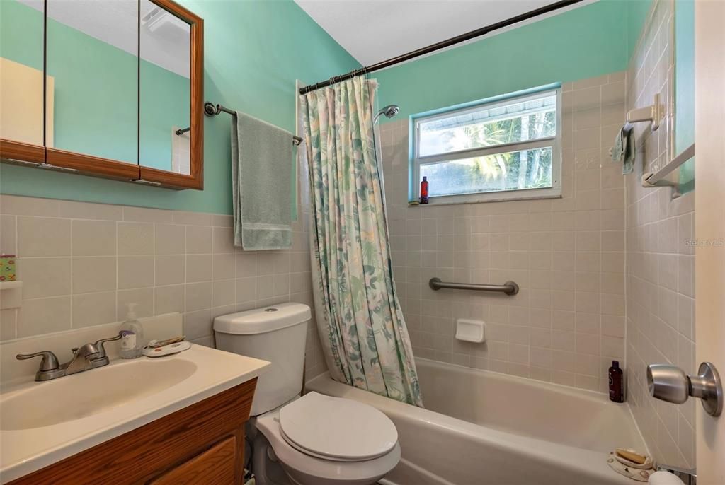 For Sale: $236,000 (3 beds, 1 baths, 1044 Square Feet)