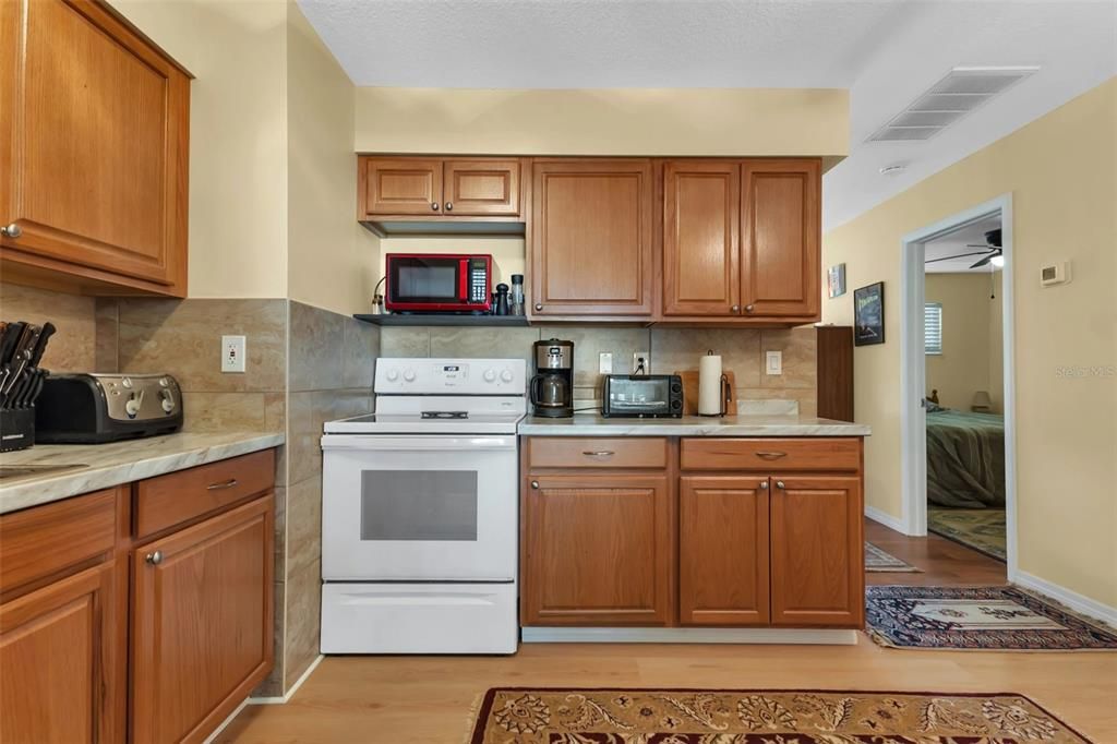 For Sale: $236,000 (3 beds, 1 baths, 1044 Square Feet)