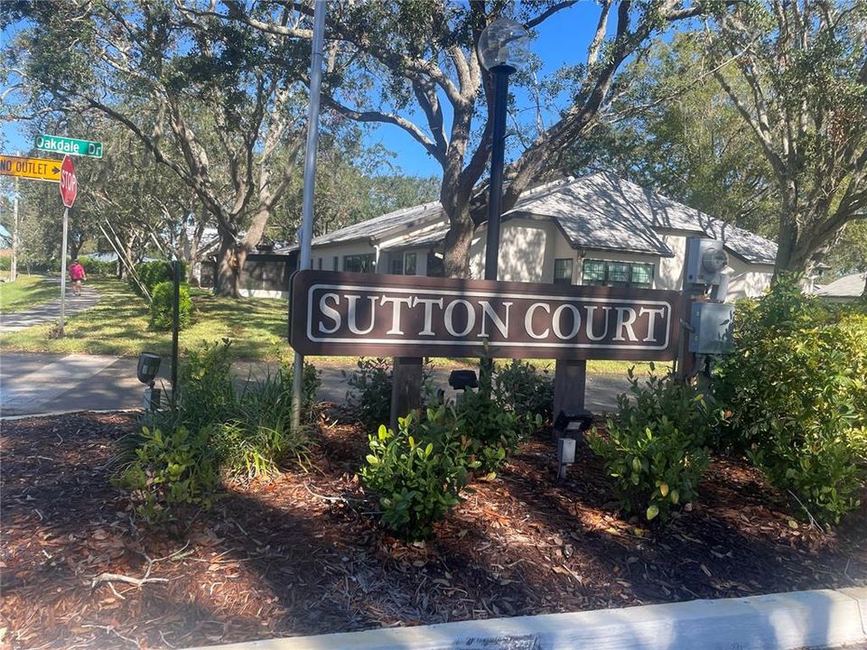 Highland Lakes - Sutton Court Entrance