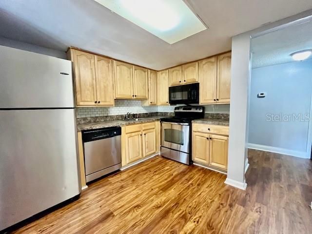 For Sale: $205,000 (3 beds, 2 baths, 1432 Square Feet)