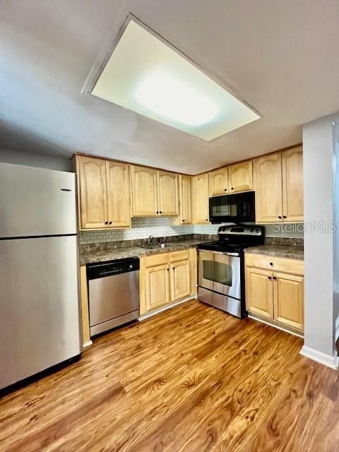 For Sale: $205,000 (3 beds, 2 baths, 1432 Square Feet)