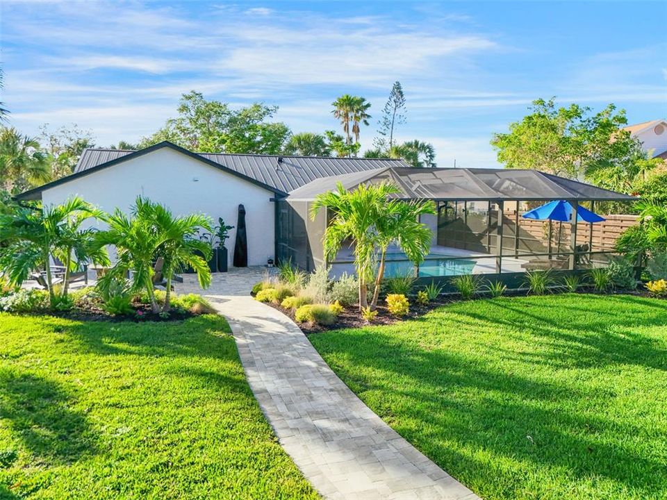 For Sale: $2,400,000 (3 beds, 2 baths, 2135 Square Feet)