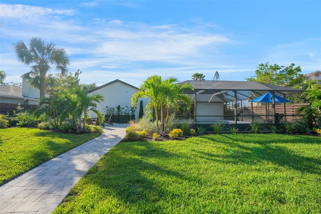 For Sale: $2,400,000 (3 beds, 2 baths, 2135 Square Feet)