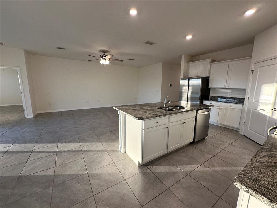 For Rent: $2,800 (4 beds, 2 baths, 2038 Square Feet)