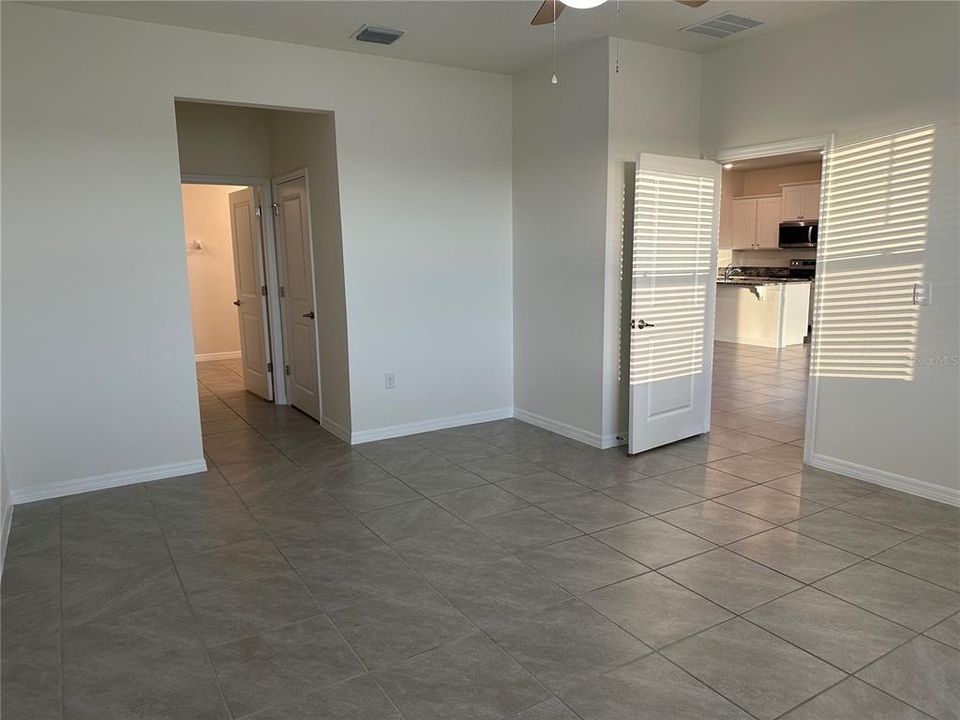 For Rent: $2,800 (4 beds, 2 baths, 2038 Square Feet)