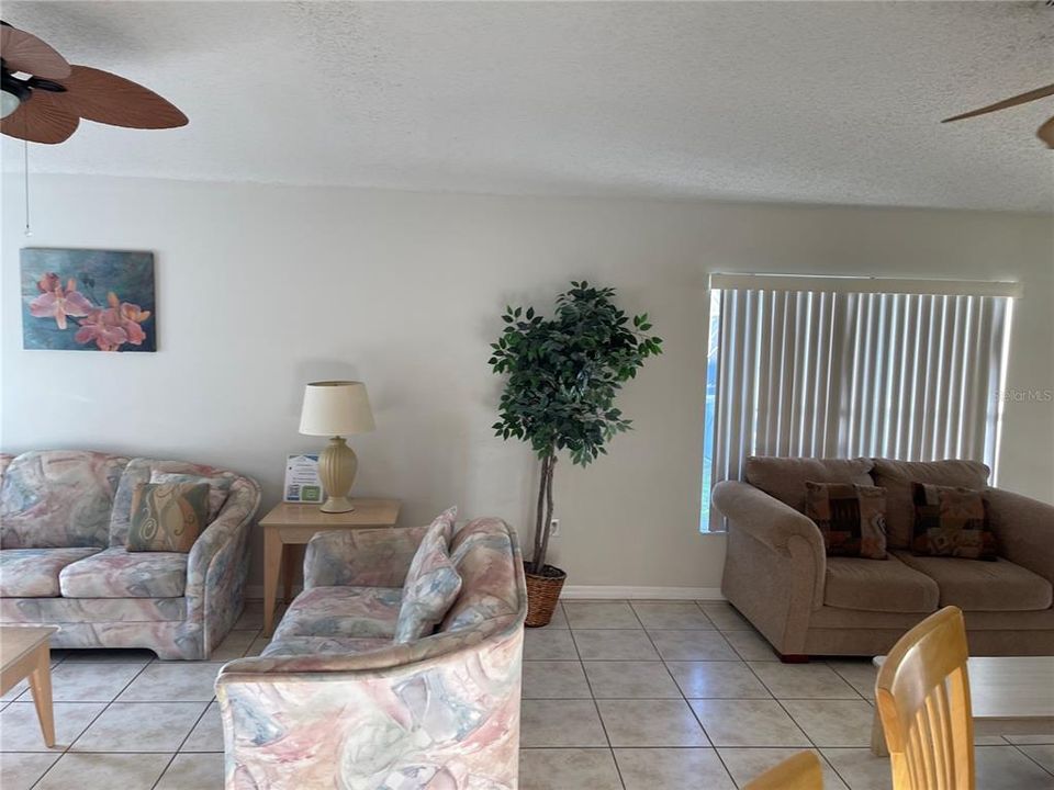 For Sale: $350,000 (4 beds, 3 baths, 1582 Square Feet)