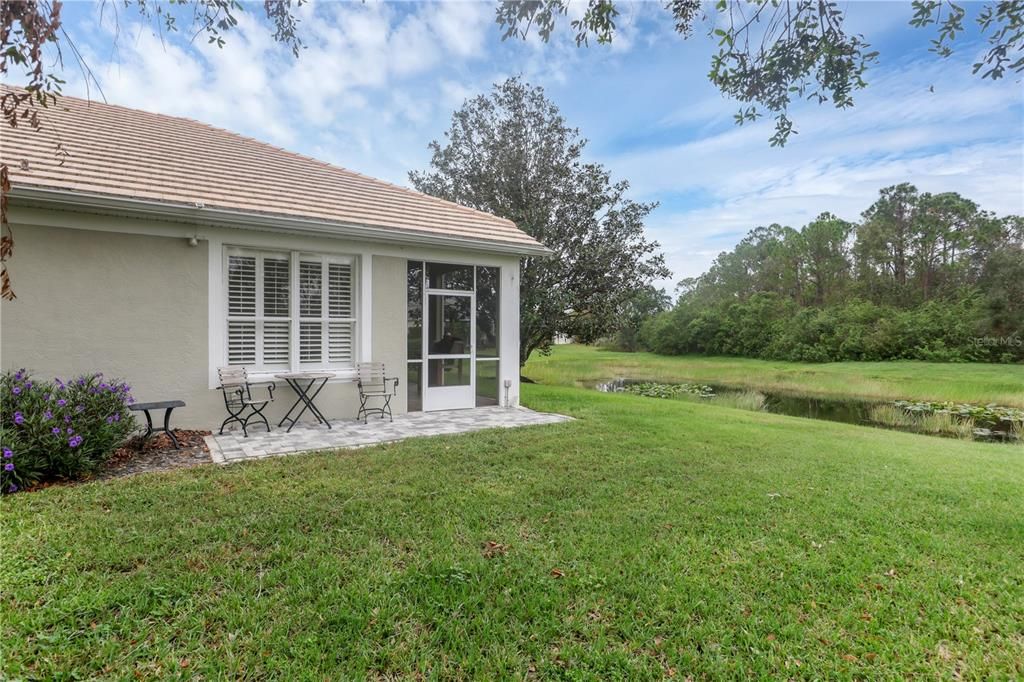 Spacious side yard