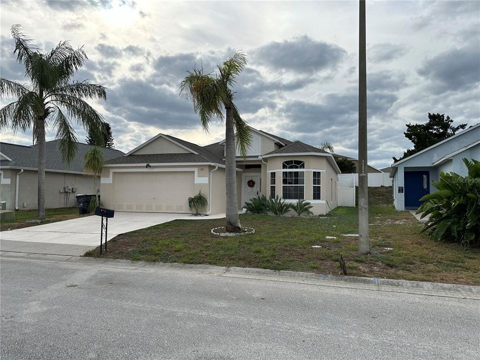 For Sale: $349,990 (4 beds, 2 baths, 1402 Square Feet)