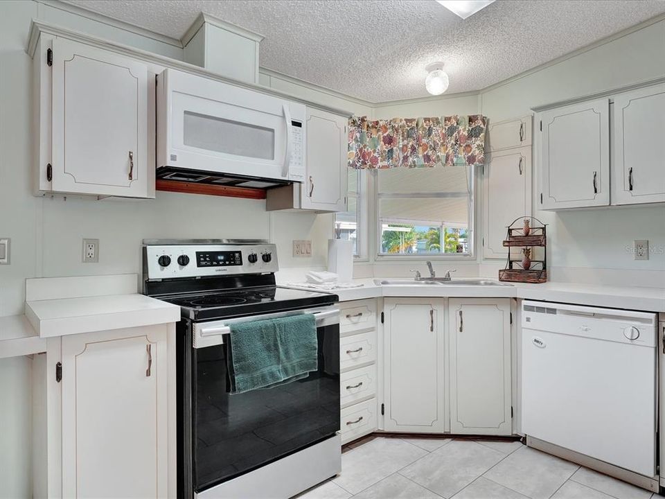 For Sale: $229,900 (3 beds, 2 baths, 1452 Square Feet)