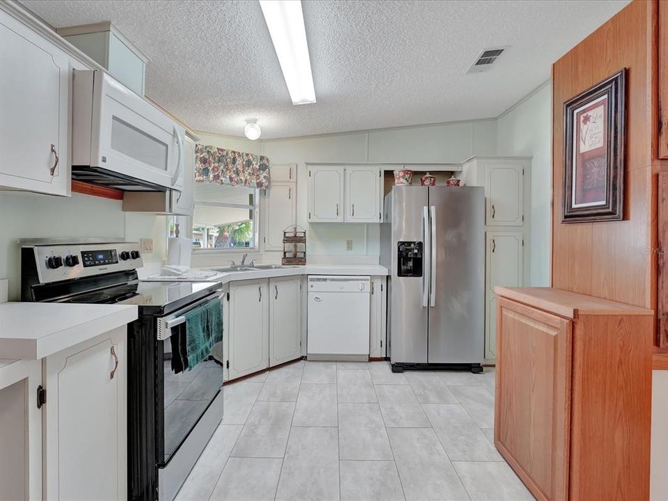 For Sale: $229,900 (3 beds, 2 baths, 1452 Square Feet)