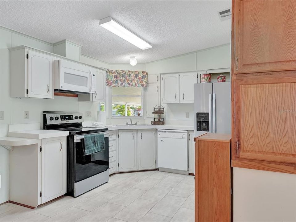 For Sale: $229,900 (3 beds, 2 baths, 1452 Square Feet)