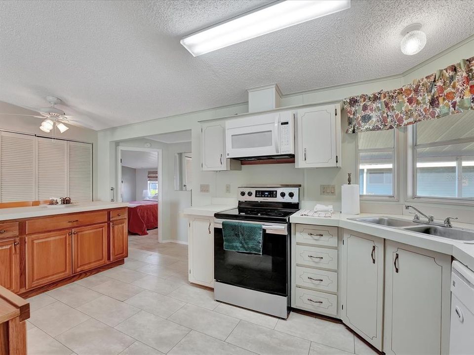 For Sale: $229,900 (3 beds, 2 baths, 1452 Square Feet)